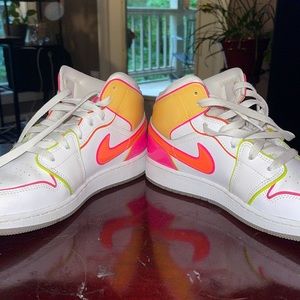 Kids size seven/ women’s size 8